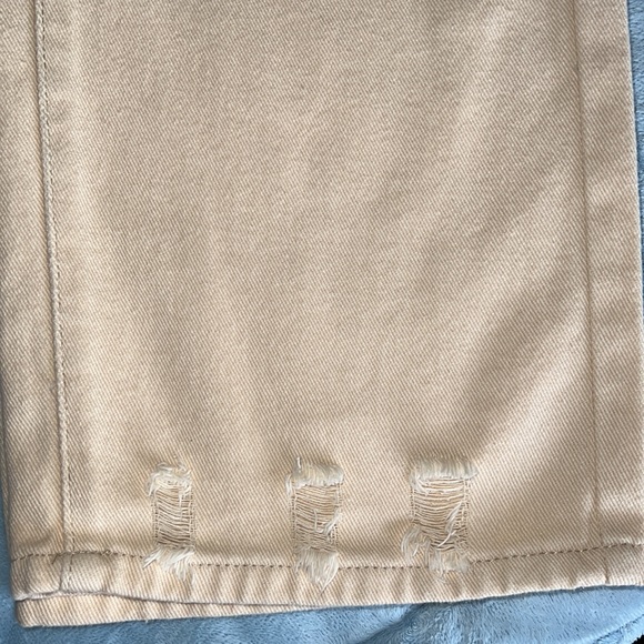 Bleach Wash Ripped Detail Butterfly khaki Jeans - Picture 9 of 13